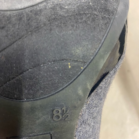 Grey (felt like) Heels in good condition - Picture 3 of 4